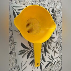 Vintage Tupperware Double Spout Strainer Colander